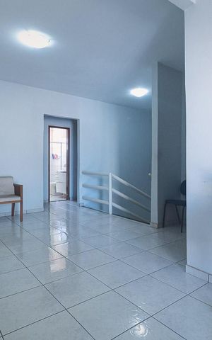 Casa à venda com 300m², 3 quartos e 4 vagas Casa à venda com 300m², 3 quartos e 4 vagasSala de TV