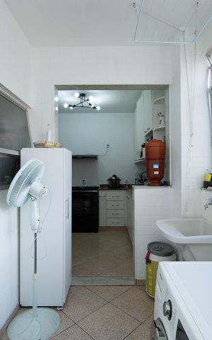 Apartamento à venda com 140m², 4 quartos e 2 vagas Apartamento à venda com 140m², 4 quartos e 2 vagasAREA DE SERVICO