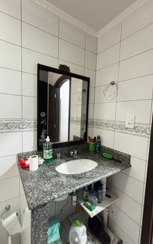 Casa à venda com 272m², 3 quartos e 2 vagas Casa à venda com 272m², 3 quartos e 2 vagasBanheiro
