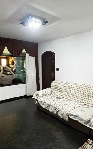Casa à venda com 272m², 3 quartos e 2 vagas Casa à venda com 272m², 3 quartos e 2 vagasSala