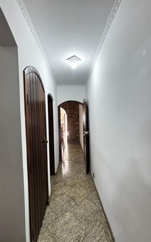 Casa à venda com 272m², 3 quartos e 2 vagas Casa à venda com 272m², 3 quartos e 2 vagasCorredor