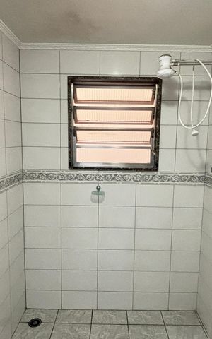 Casa à venda com 272m², 3 quartos e 2 vagas Casa à venda com 272m², 3 quartos e 2 vagasBanheiro