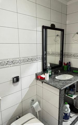 Casa à venda com 272m², 3 quartos e 2 vagas Casa à venda com 272m², 3 quartos e 2 vagasBanheiro
