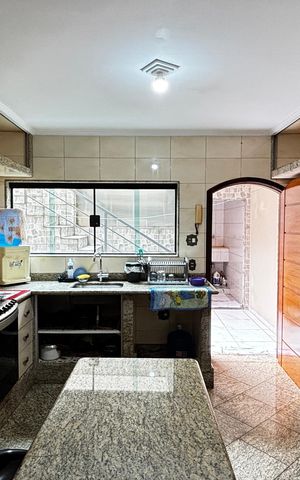 Casa à venda com 272m², 3 quartos e 2 vagas Casa à venda com 272m², 3 quartos e 2 vagasCozinha