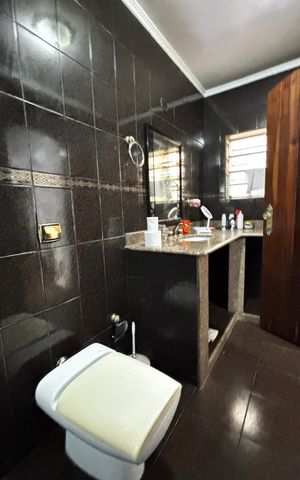 Casa à venda com 272m², 3 quartos e 2 vagas Casa à venda com 272m², 3 quartos e 2 vagasBanheiro da Suíte