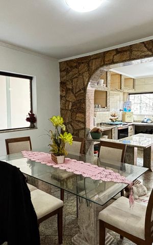 Casa à venda com 272m², 3 quartos e 2 vagas Casa à venda com 272m², 3 quartos e 2 vagasCozinha