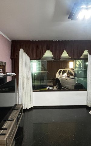 Casa à venda com 272m², 3 quartos e 2 vagas Casa à venda com 272m², 3 quartos e 2 vagasSala