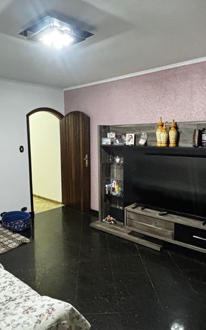 Casa à venda com 272m², 3 quartos e 2 vagas Casa à venda com 272m², 3 quartos e 2 vagasSala