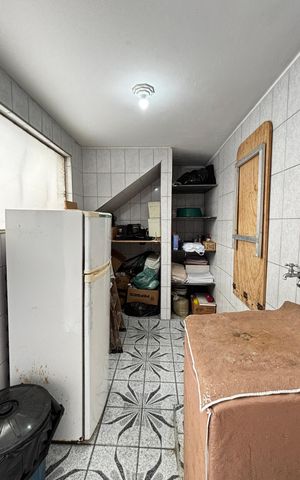 Casa à venda com 272m², 3 quartos e 2 vagas Casa à venda com 272m², 3 quartos e 2 vagasÁrea de Serviço