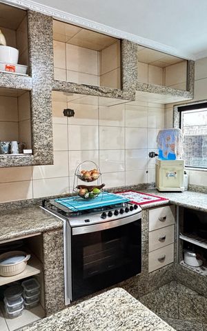 Casa à venda com 272m², 3 quartos e 2 vagas Casa à venda com 272m², 3 quartos e 2 vagasCozinha