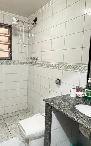 Casa à venda com 272m², 3 quartos e 2 vagas Casa à venda com 272m², 3 quartos e 2 vagasBanheiro