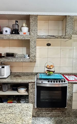 Casa à venda com 272m², 3 quartos e 2 vagas Casa à venda com 272m², 3 quartos e 2 vagasCozinha