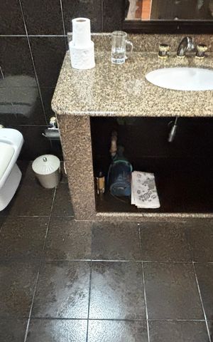 Casa à venda com 272m², 3 quartos e 2 vagas Casa à venda com 272m², 3 quartos e 2 vagasBanheiro da Suíte