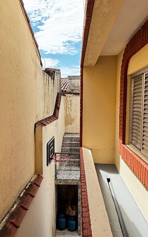 Casa à venda com 272m², 3 quartos e 2 vagas Casa à venda com 272m², 3 quartos e 2 vagasQuarto 1 Vista