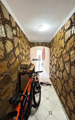 Casa à venda com 272m², 3 quartos e 2 vagas Casa à venda com 272m², 3 quartos e 2 vagasCorredor