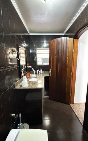 Casa à venda com 272m², 3 quartos e 2 vagas Casa à venda com 272m², 3 quartos e 2 vagasBanheiro da Suíte
