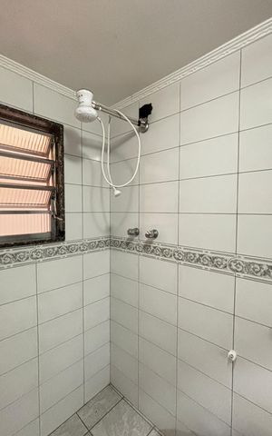 Casa à venda com 272m², 3 quartos e 2 vagas Casa à venda com 272m², 3 quartos e 2 vagasBanheiro