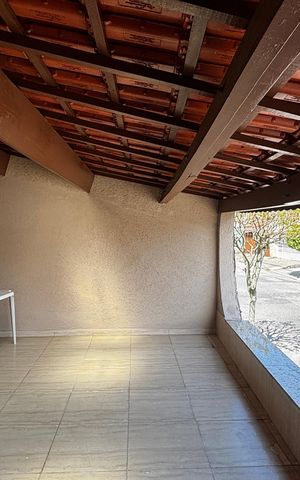 Casa à venda com 272m², 3 quartos e 2 vagas Casa à venda com 272m², 3 quartos e 2 vagasSuite Varanda
