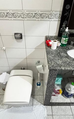 Casa à venda com 272m², 3 quartos e 2 vagas Casa à venda com 272m², 3 quartos e 2 vagasBanheiro