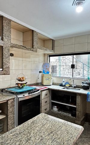 Casa à venda com 272m², 3 quartos e 2 vagas Casa à venda com 272m², 3 quartos e 2 vagasCozinha