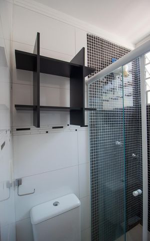 Casa de condomínio para alugar com 125m², 4 quartos e 2 vagas Casa de condomínio para alugar com 125m², 4 quartos e 2 vagasBanheiro da Suíte