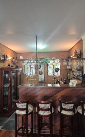 Casa à venda com 286m², 3 quartos e 4 vagas