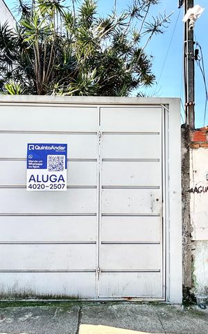 Casa para alugar com 80m², 2 quartos e 3 vagas Casa para alugar com 80m², 2 quartos e 3 vagasFachada