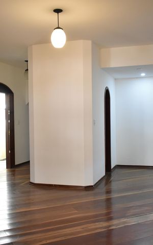 Casa à venda com 234m², 4 quartos e 3 vagasSala