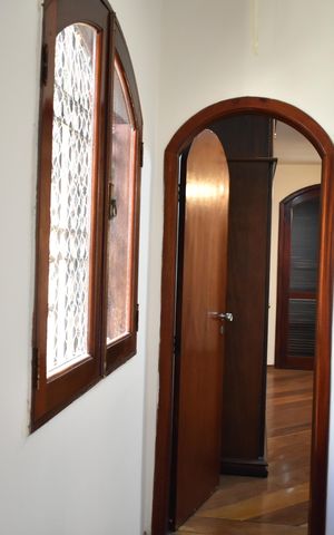 Casa à venda com 234m², 4 quartos e 3 vagasEscada