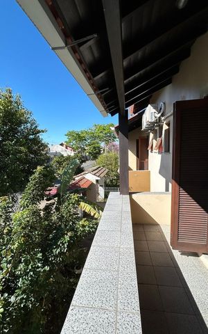 Casa à venda com 320m², 3 quartos e 2 vagas Casa à venda com 320m², 3 quartos e 2 vagasVaranda