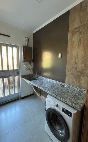 Casa à venda com 320m², 3 quartos e 2 vagas Casa à venda com 320m², 3 quartos e 2 vagasÁrea de serviço