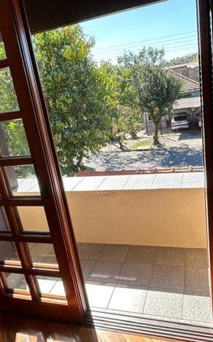 Casa à venda com 320m², 3 quartos e 2 vagas Casa à venda com 320m², 3 quartos e 2 vagasVaranda