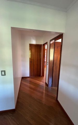 Casa à venda com 320m², 3 quartos e 2 vagas Casa à venda com 320m², 3 quartos e 2 vagasCorredor