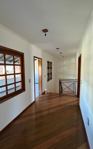 Casa à venda com 320m², 3 quartos e 2 vagas Casa à venda com 320m², 3 quartos e 2 vagasCorredor