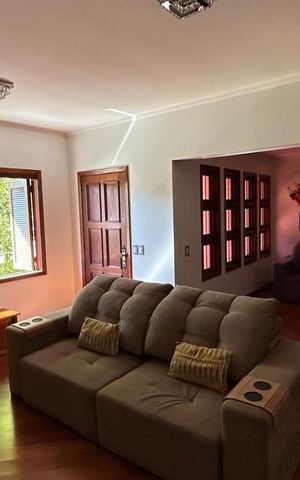 Casa à venda com 320m², 3 quartos e 2 vagas Casa à venda com 320m², 3 quartos e 2 vagasSala