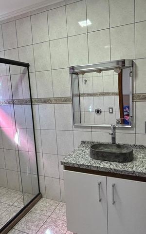 Casa à venda com 320m², 3 quartos e 2 vagas Casa à venda com 320m², 3 quartos e 2 vagasBanheiro