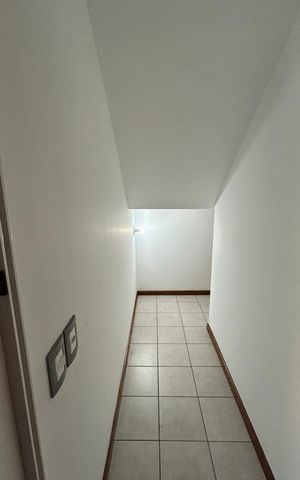 Casa à venda com 320m², 3 quartos e 2 vagas Casa à venda com 320m², 3 quartos e 2 vagasCorredor