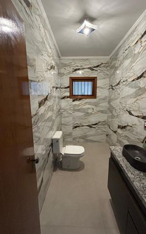 Casa à venda com 320m², 3 quartos e 2 vagas Casa à venda com 320m², 3 quartos e 2 vagasBanheiro