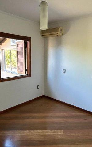 Casa à venda com 320m², 3 quartos e 2 vagas Casa à venda com 320m², 3 quartos e 2 vagasQuarto