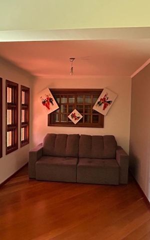 Casa à venda com 320m², 3 quartos e 2 vagas Casa à venda com 320m², 3 quartos e 2 vagasQuarto