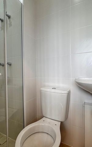 Apartamento para alugar com 130m², 3 quartos e 2 vagas Apartamento para alugar com 130m², 3 quartos e 2 vagasCozinha e Área de Serviço - Banheiro