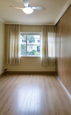 Apartamento à venda com 200m², 3 quartos e 2 vagas Apartamento à venda com 200m², 3 quartos e 2 vagasQuarto Suíte