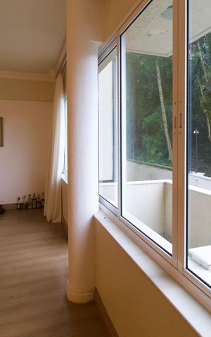 Apartamento à venda com 200m², 3 quartos e 2 vagas Apartamento à venda com 200m², 3 quartos e 2 vagasSacada
