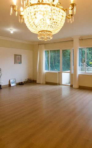 Apartamento à venda com 200m², 3 quartos e 2 vagas Apartamento à venda com 200m², 3 quartos e 2 vagasSala