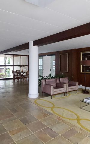 Apartamento à venda com 200m², 3 quartos e 2 vagas Apartamento à venda com 200m², 3 quartos e 2 vagasHall de entrada