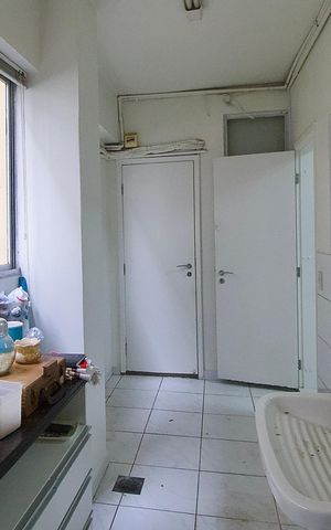 Apartamento à venda com 200m², 3 quartos e 2 vagas Apartamento à venda com 200m², 3 quartos e 2 vagasÁrea de Serviço