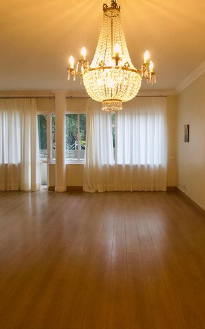 Apartamento à venda com 200m², 3 quartos e 2 vagas Apartamento à venda com 200m², 3 quartos e 2 vagasSala