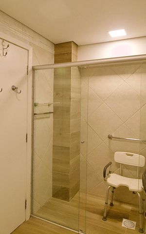 Apartamento à venda com 200m², 3 quartos e 2 vagas Apartamento à venda com 200m², 3 quartos e 2 vagasBanheiro Suíte