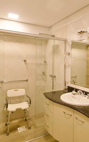 Apartamento à venda com 200m², 3 quartos e 2 vagas Apartamento à venda com 200m², 3 quartos e 2 vagasBanheiro Suíte