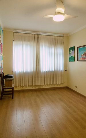 Apartamento à venda com 200m², 3 quartos e 2 vagas Apartamento à venda com 200m², 3 quartos e 2 vagasQuarto 2